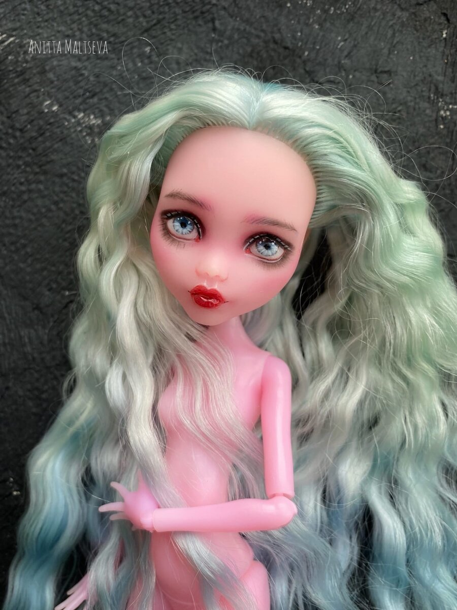 Новое личико куклы. Листай, чтобы увидеть больше фото