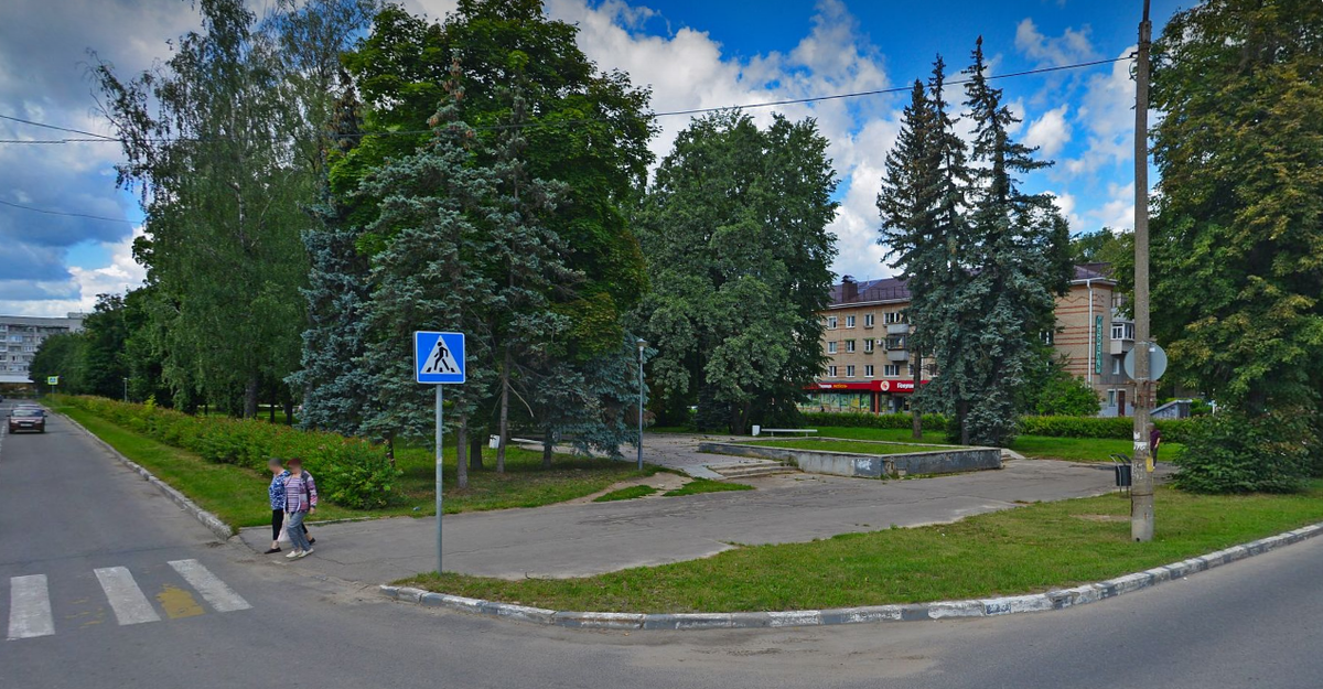 Сквер по ул. Жолио-Кюри в Обнинске
