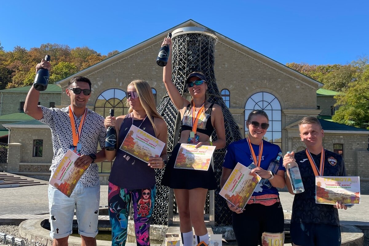 Шампанское — это правильное питание. Фото сообщества ВК «Гандикап-Абрау»