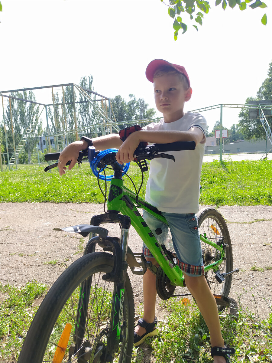 Это я и мой двухколëсный друг. 