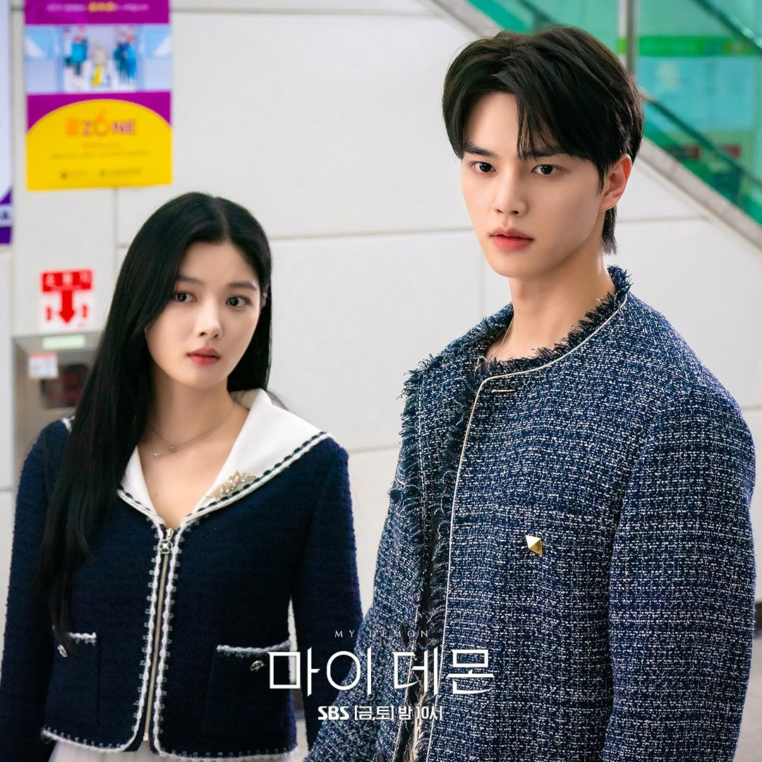 Романтическая история о наследнице чеболя До До Хи (Ким Ю Чжон), у которой полно врагов, и демоне Гу Воне (Сон Кан), потерявшем силы, которым приходится жить вместе. Чон Гу Вон превосходит людей во всех отношениях, но, когда он теряет силы, то вынужден объединиться с До До Хи, чтобы восстановить их, а в процессе этих двоих настигает любовь.
