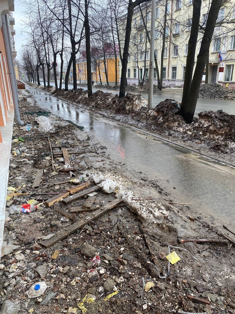    Прошлогодний строительный мусор превратился в помойку в центре Петрозаводска сообщество "Подслушано в ПТЗ | Петрозаводск"