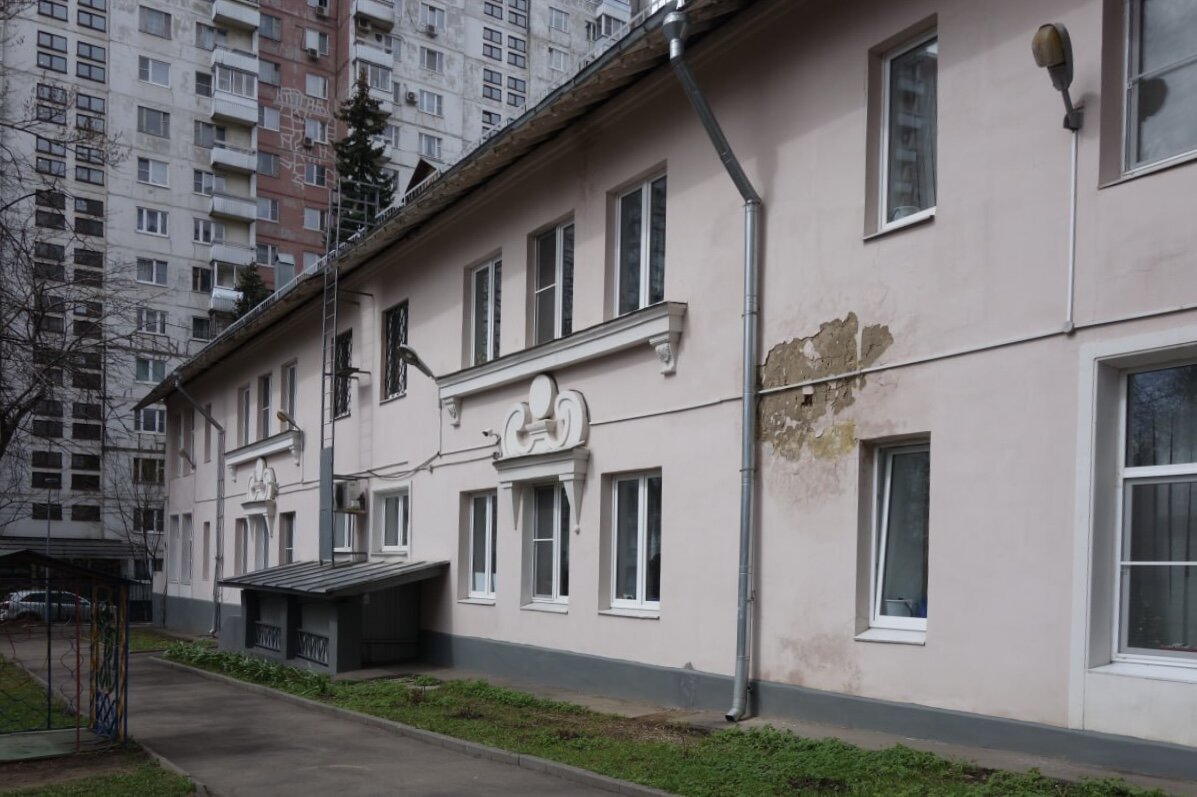 Верхняя Первомайская улица, 28. Вид на дворовый фасад с юго-востока. 