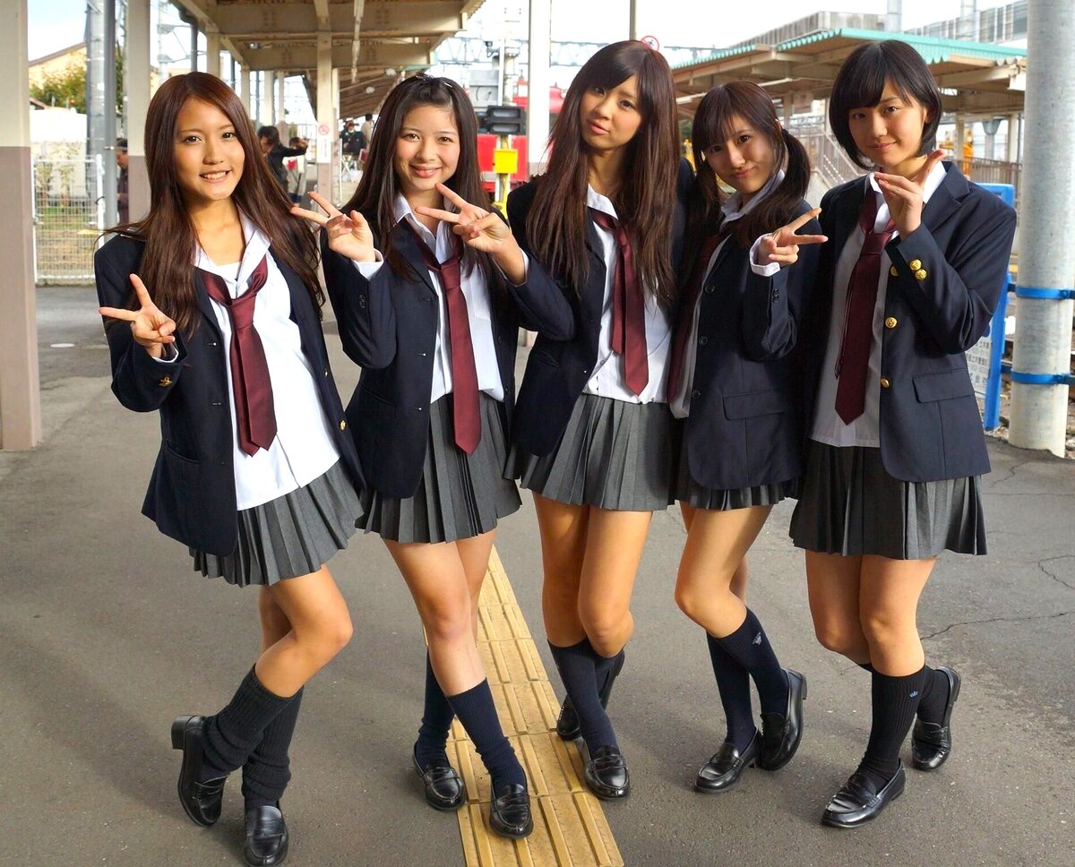Японские школьницы. Фото с сайта https://pibig.info/