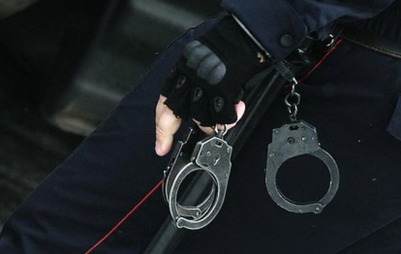 Суд в Екатеринбурге арестовал на 15 суток профессора Уральского федерального университета (УрФУ) Эмилию Носову, пытавшуюся испортить бюллетени на одном из избирательных участков. Об этом сообщает РИА Новости со ссылкой на пресс-службу суда.