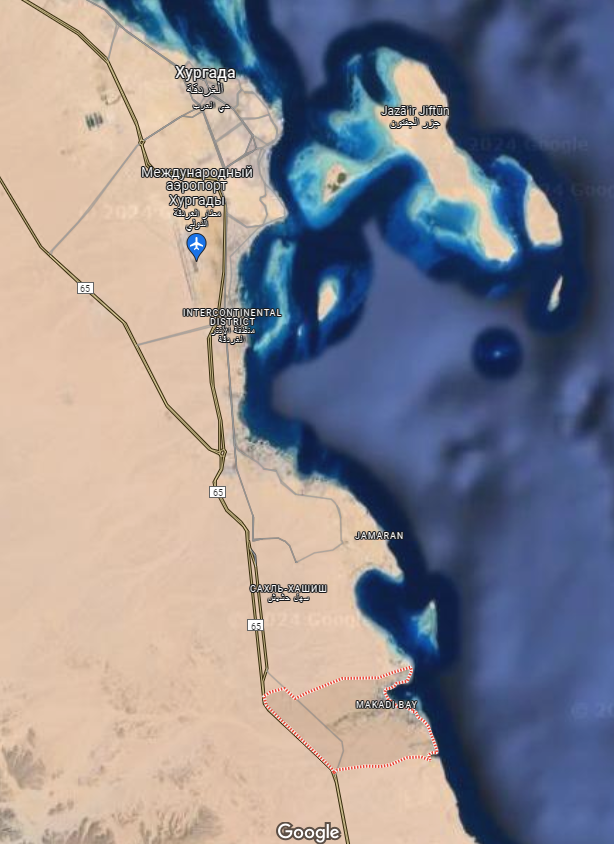 Хургада. Макади-бей выделена красным пунктиром.