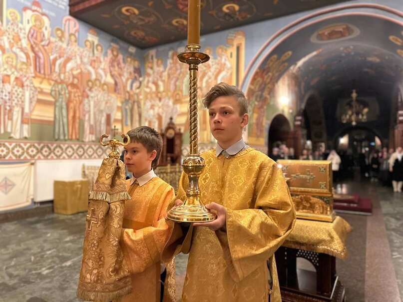 Всенощное богослужение. Служба всенощное бдение. Всенощное блюдо. Всенощная сегодня. Всенощное бдение картинки.