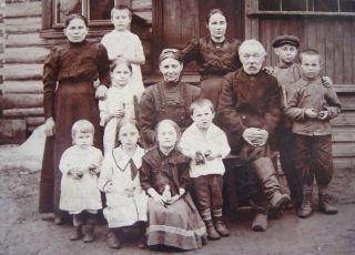 Дед Александр в кепке