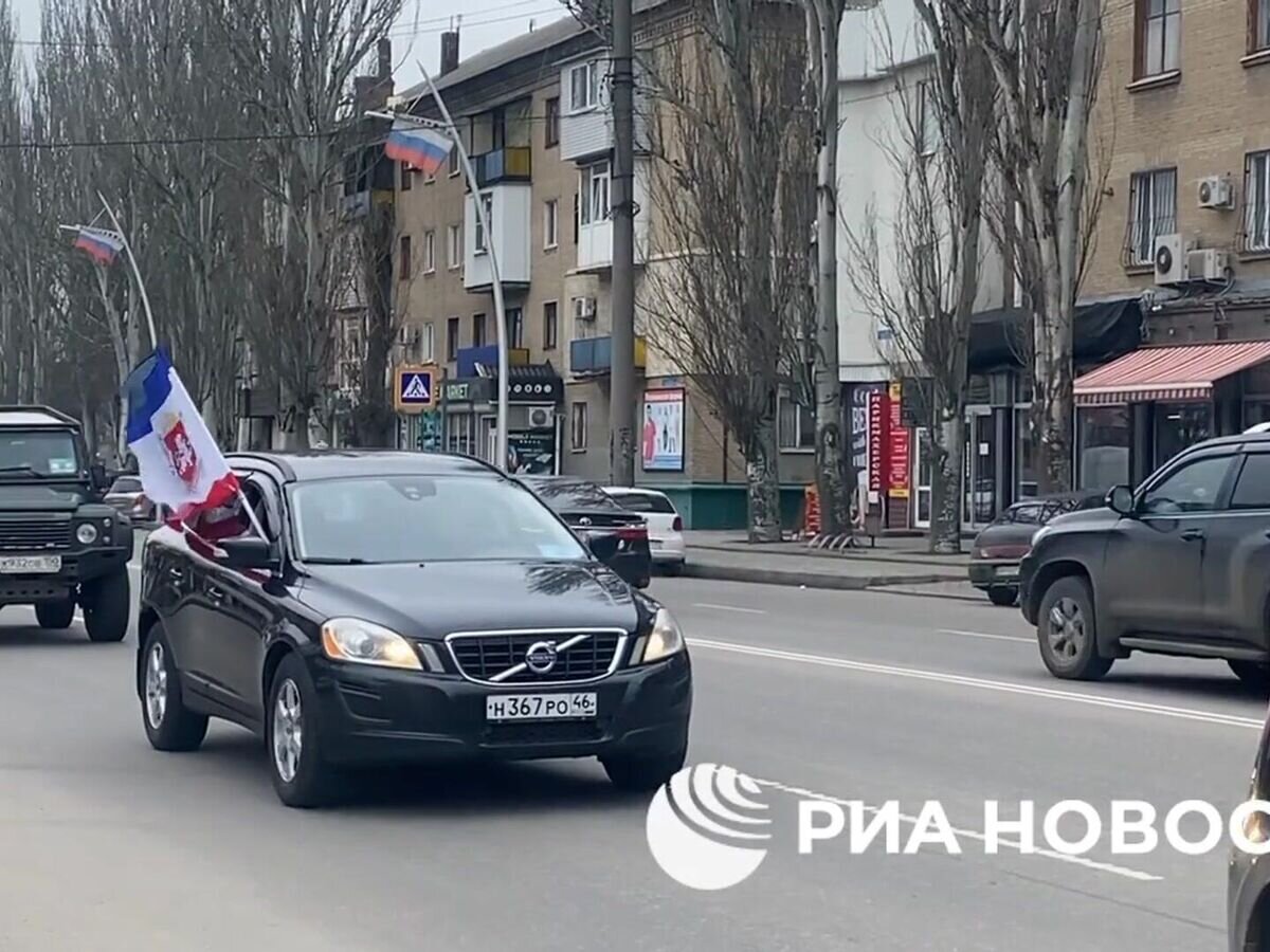    Автопробег в Мелитополе в преддверии Дня воссоединения Крыма с Россией© РИА Новости