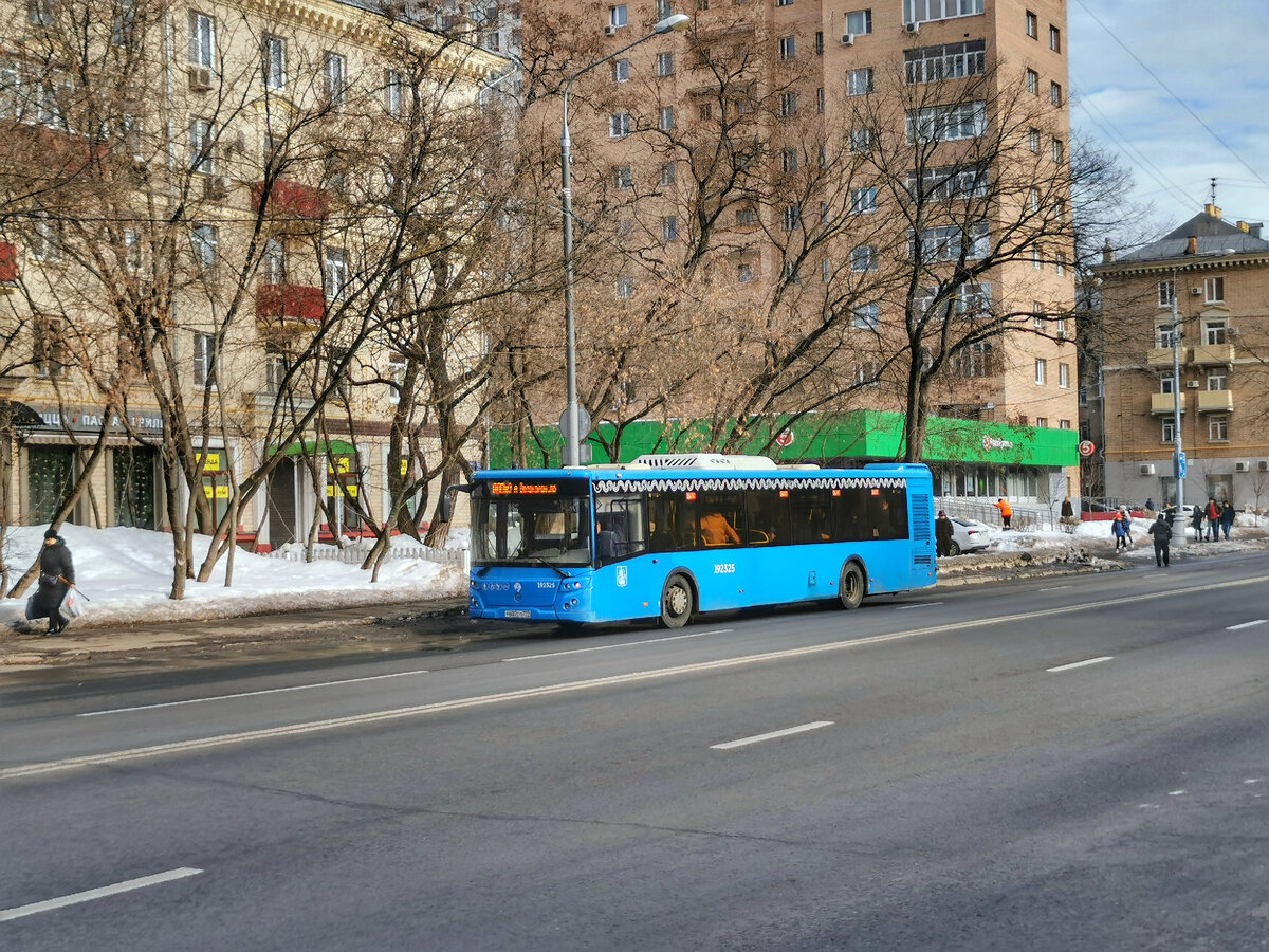 Автобус 192325 ЛиАЗ-5292 на маршруте № 800к. Улица Маршала Бирюзова.