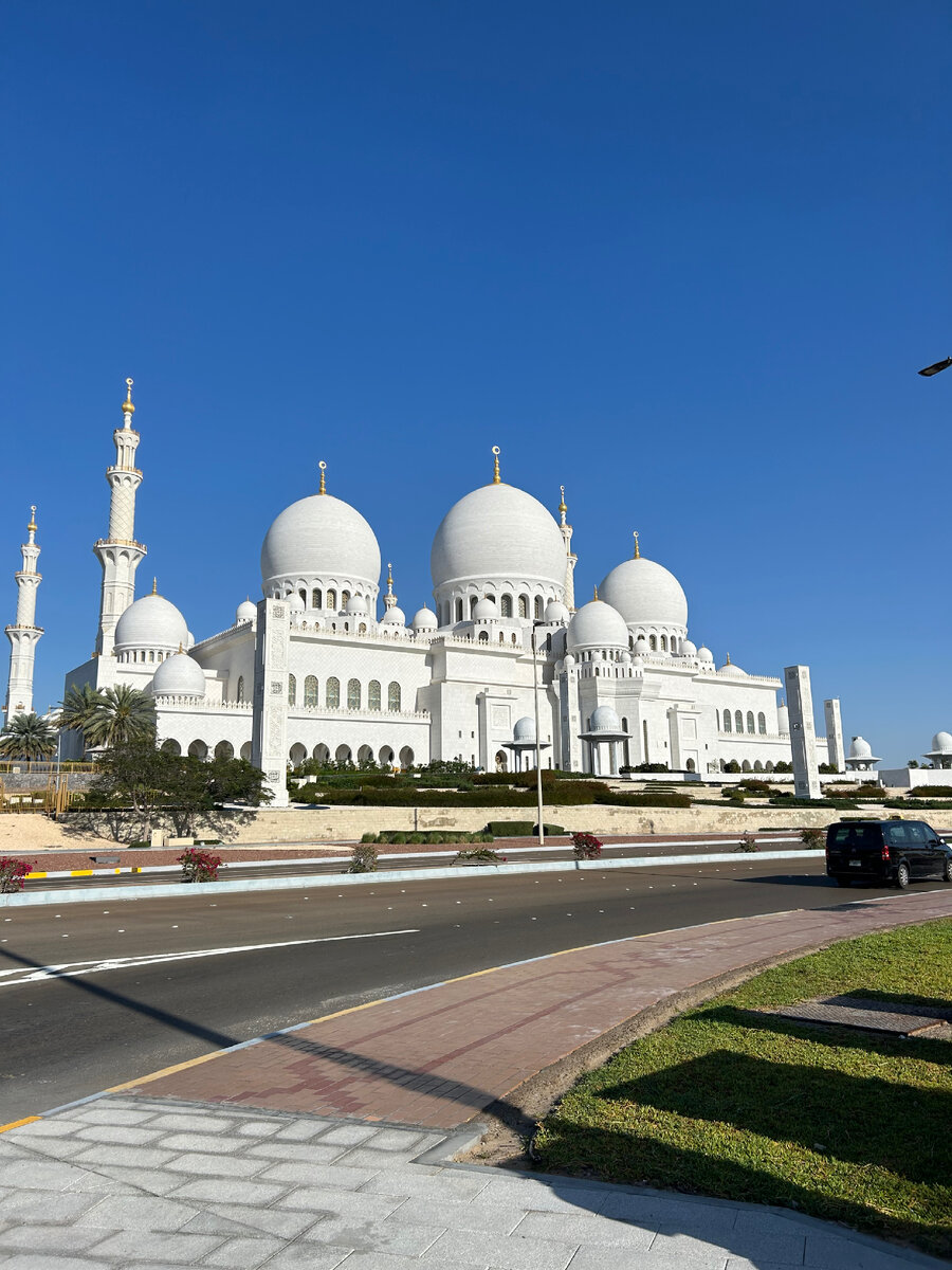 По дороге с остановки к мечети