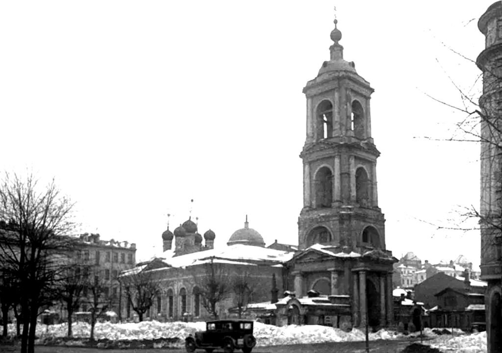 Фото Ермолаевской церкви я взял с сайта sobory. ru