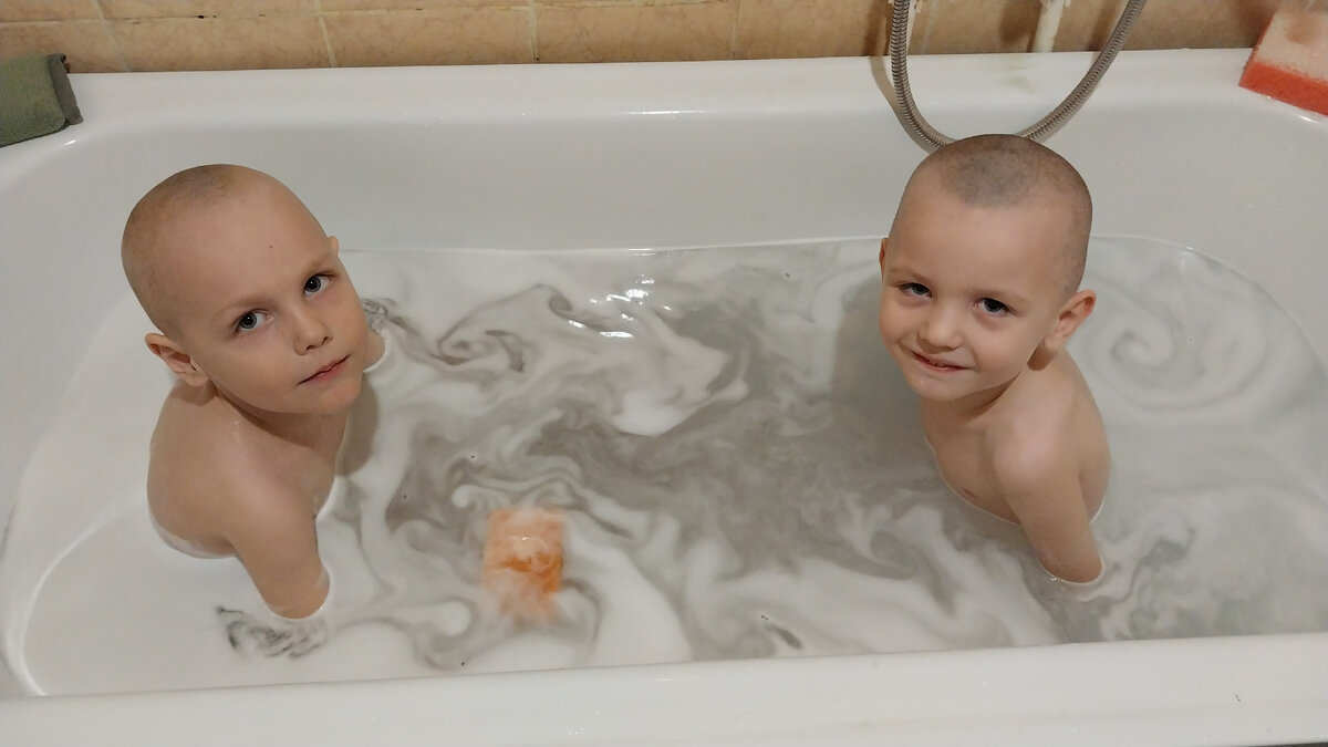 Ярослав 4 года и Миша 5 лет