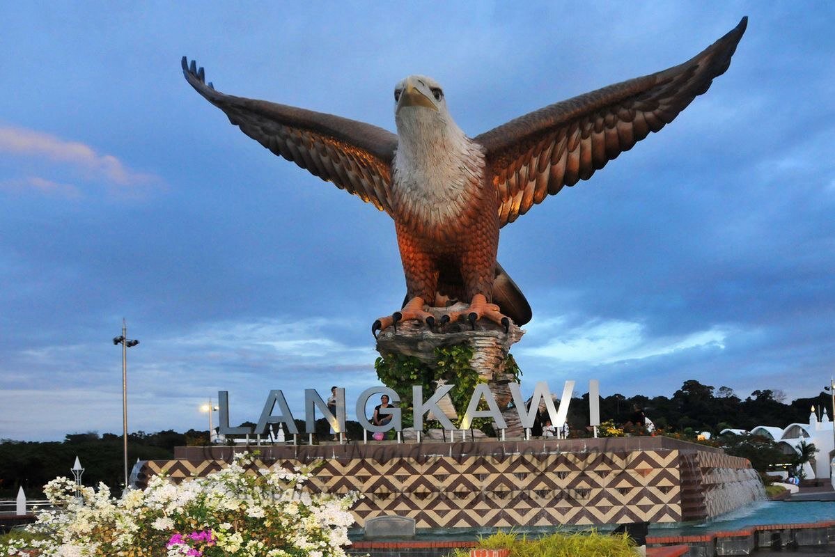 Статуя орла. Лангкави. Фото взято из Pinterest. 