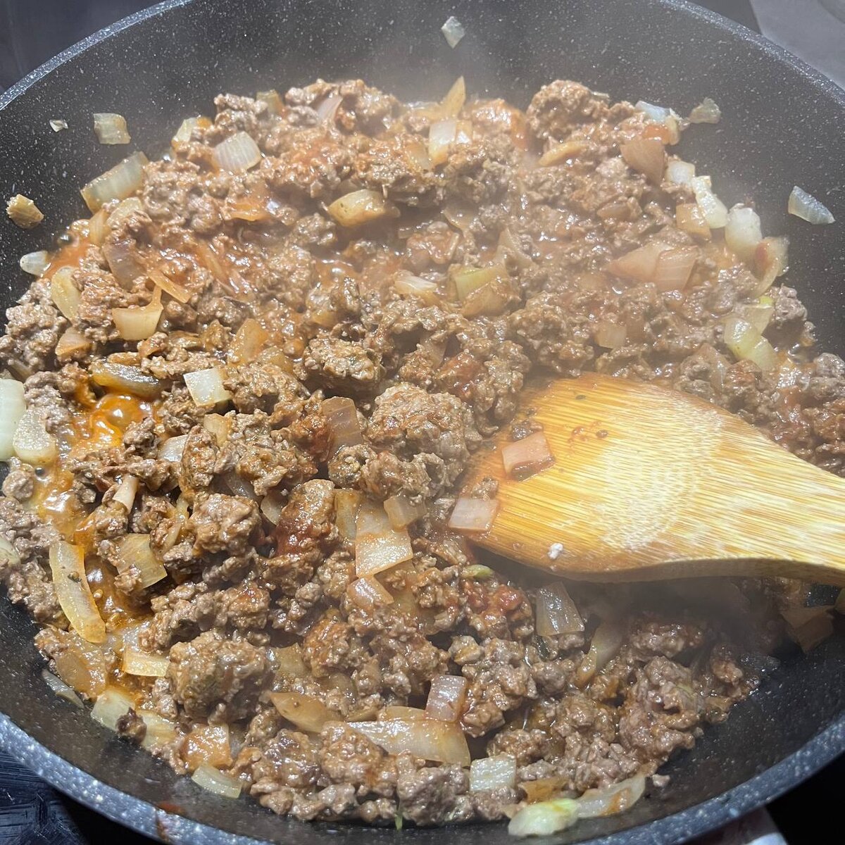 Начинка жарится.