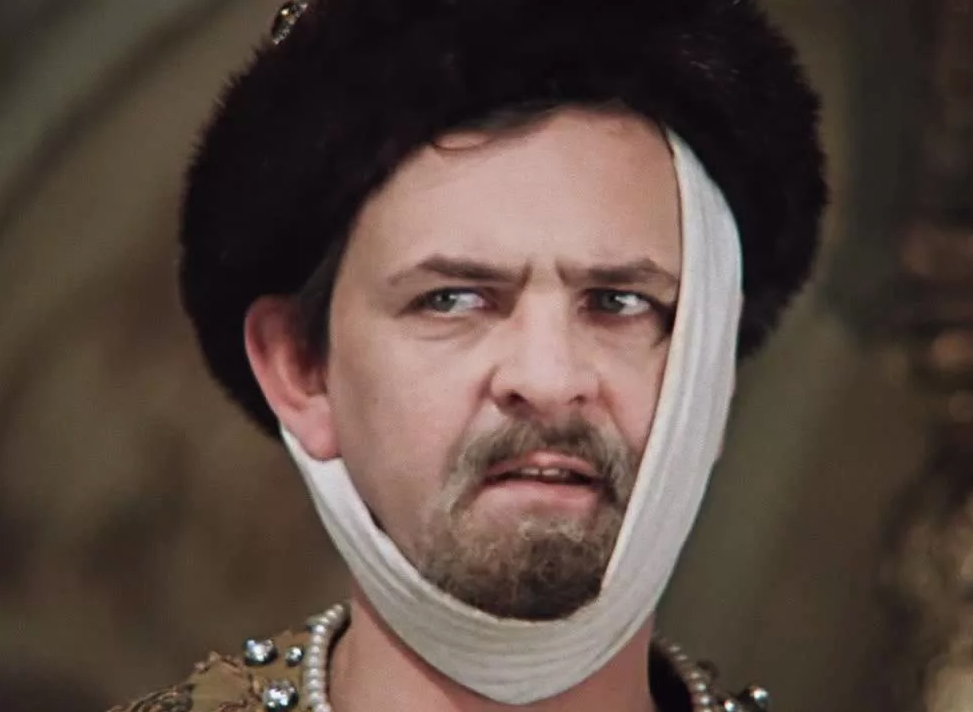 "Меня терзают смутные сомнения"... Кадр из фильма "Иван Васильевич меняет профессию". Источник фото - Яндекс.Картинки