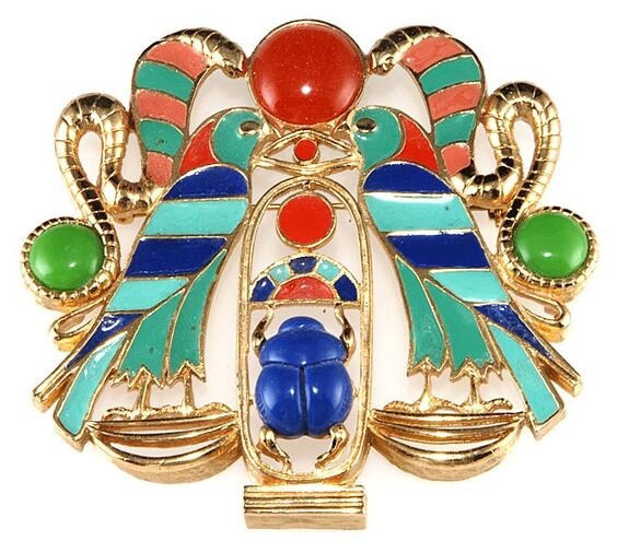 свадебные тиары британской королевской. большая императорская корона алмазный фонд. изумрудная камея с портретом императрицы. бант-склаваж императрицы елизаветы. большая императорская корона российской империи.