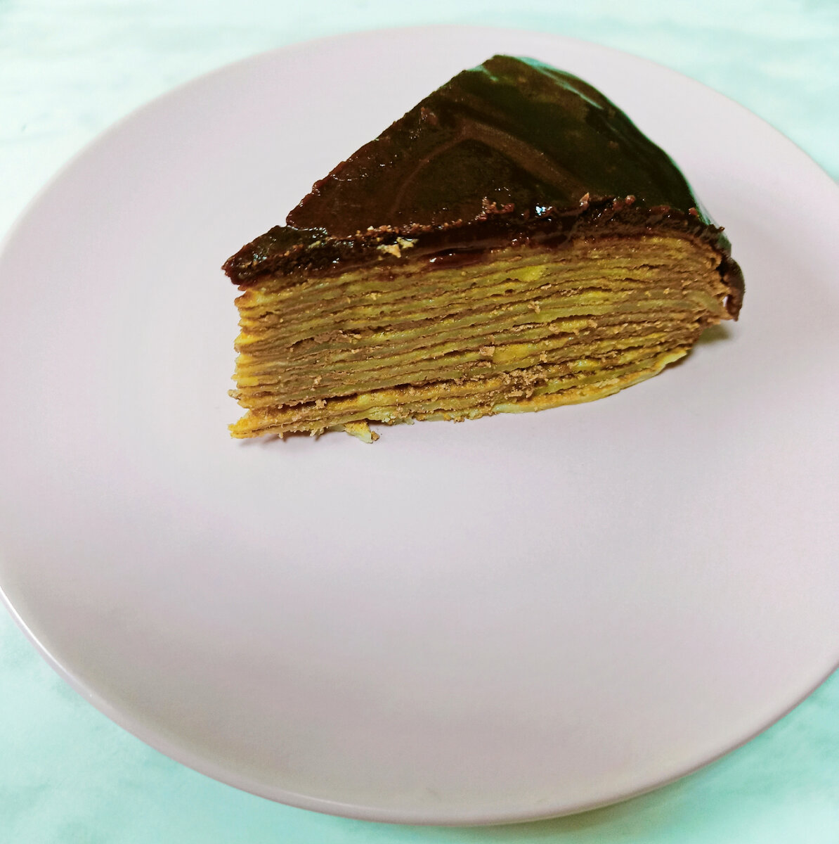 А есть специальные ножи для того, чтобы красиво разрезать торт?)