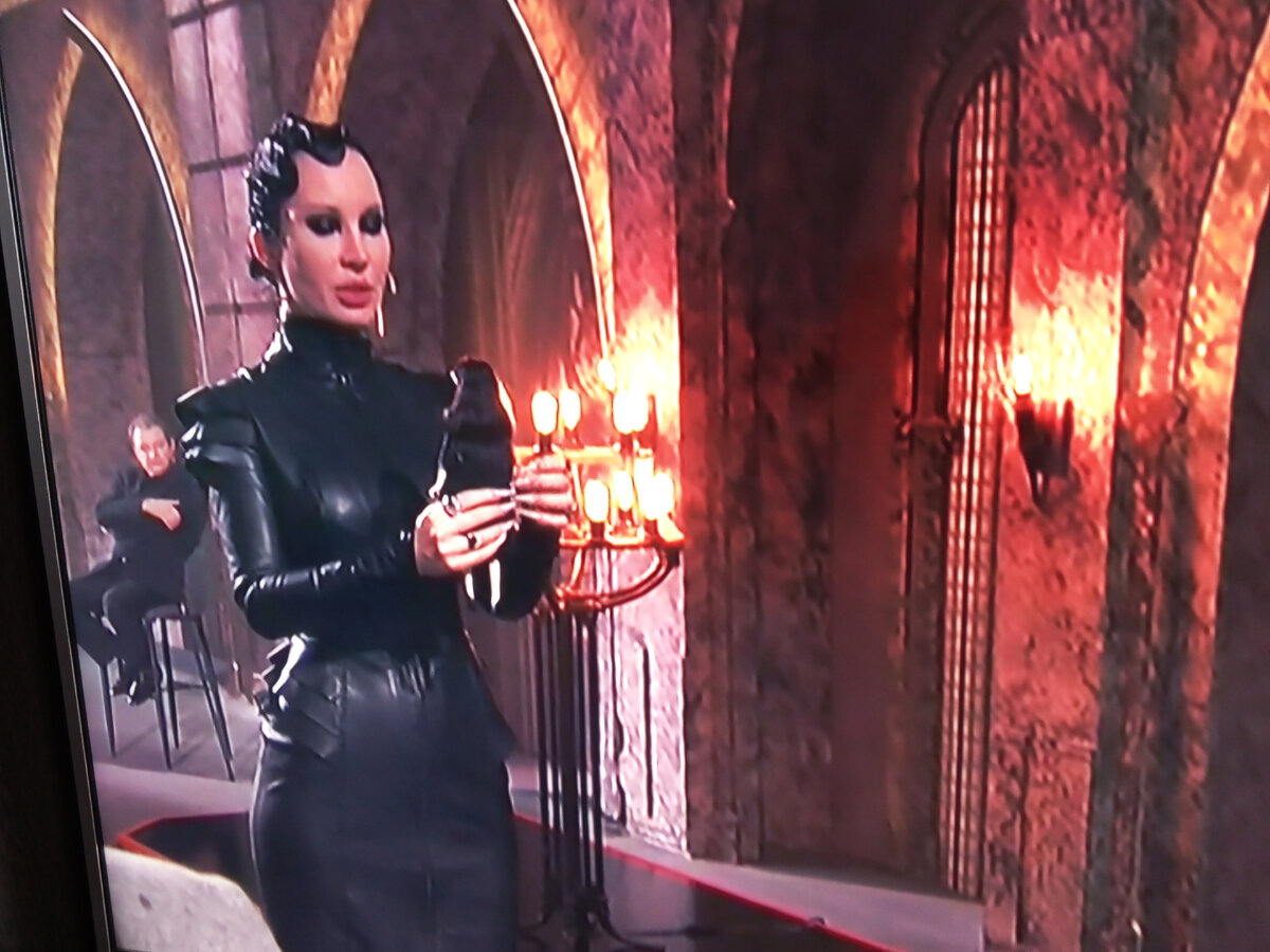 Якубович сосок. Поле чудес ведущий якубович. Якубович реванш. Якубович 2024. Полечудеслянидякубович.