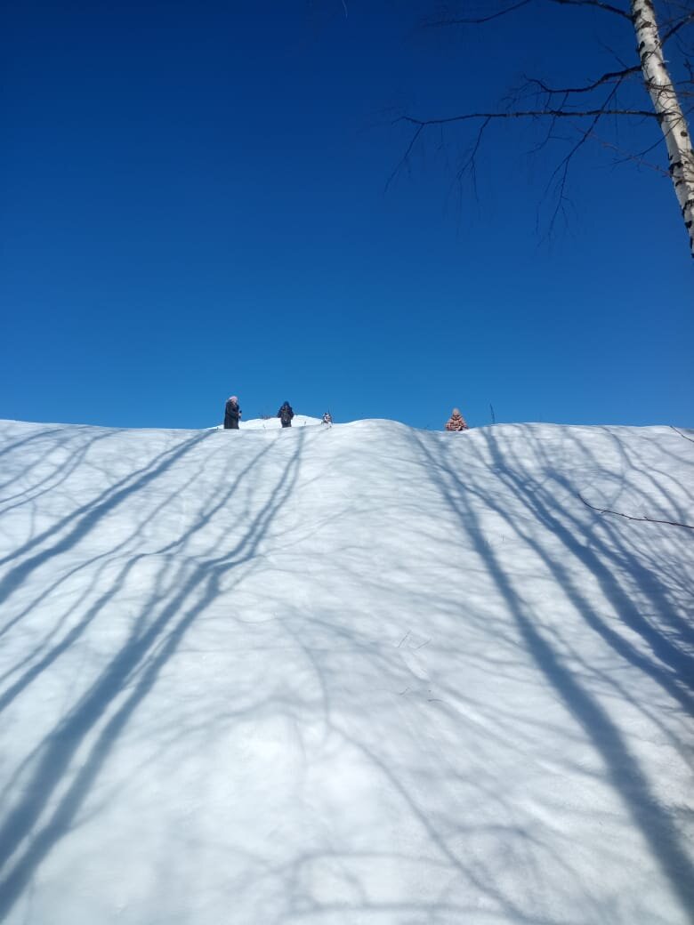 Это мы между снегом  и небом