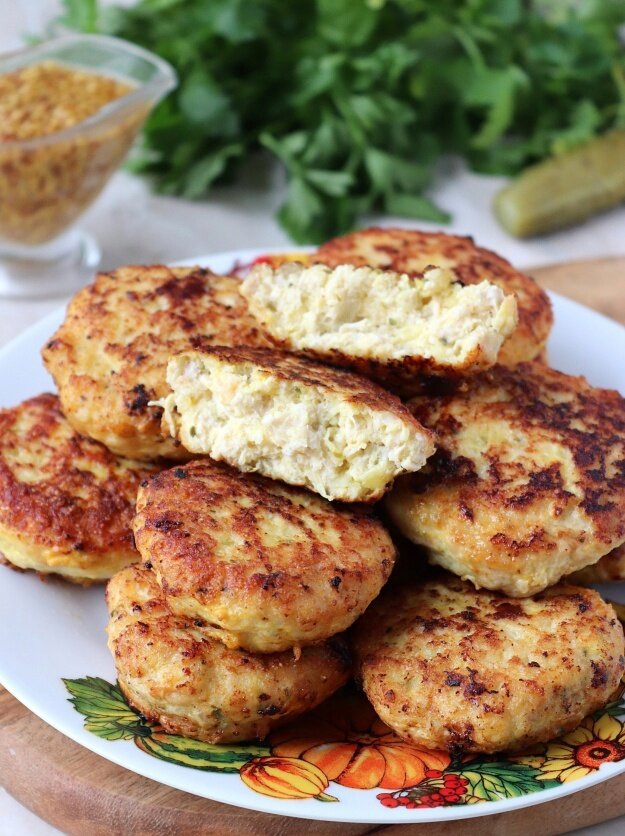 котлеты пропорции. сколько фарша на 1 котлету. в фарш для котлет добавляют желток или белок. котлеты из фарша пропорции. где моя котлета.