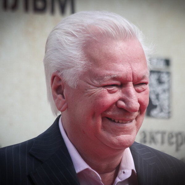     Сегодня родились Аристарх Ливанов и Билли Корган