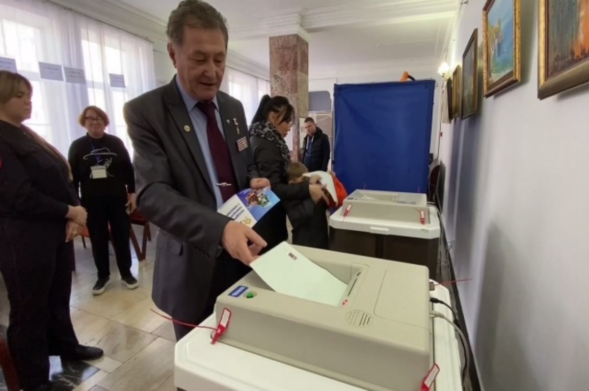    Легендарный лётчик Игорь Родобольский проголосовал в Екатеринбурге