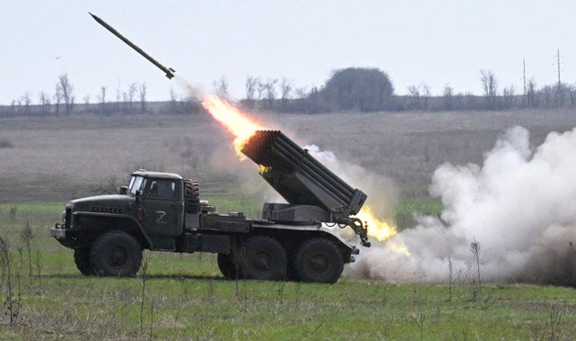 РСЗО «Град» ведёт огонь в зоне Военной Спецоперации на Юго-Западных землях России (фото из открытых источников)