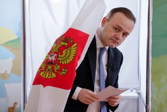    Владислав Даванков во время голосования на выборах президента России