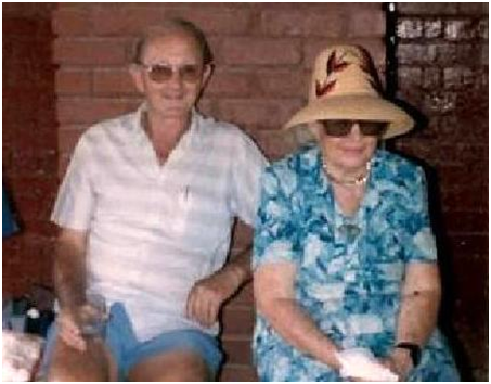 Дуг и Стеф Холл. 
Источник: http://www.magiminiland.org/Days/DaysSepb.html
