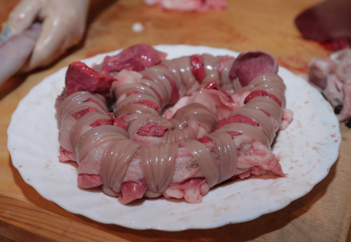 вышло солнце изо-гор мясо,кровь,кишки,хардкор! Ха, Мем bloodthirsty - Рисовач .Р