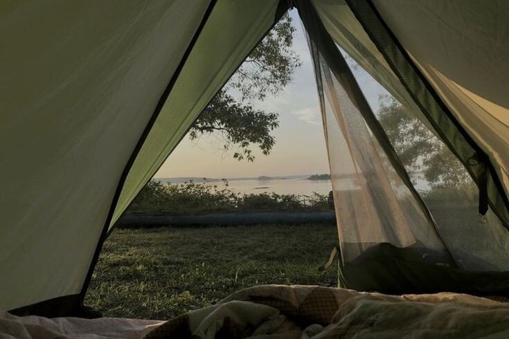 Красивый вид из палатки 