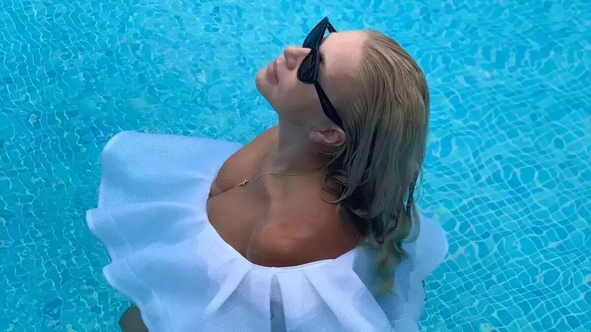     Вдова нижегородского экс-губернатора Бориса Немцова — Екатерина Одинцова — заявила, что последние 20 лет обеспечивает себя своим трудом. Такое заявление она сделала, отвечая на обвинение в жизни на деньги политика.