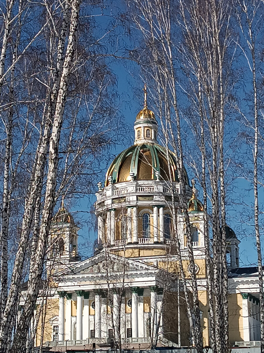 Незавершенный собор. Самый близкий к моему дому. Именно к нему захотелось сегодня прийти...