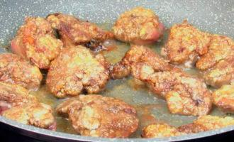 сколько жарится говяжья печень на сковороде. баклажаны с куриной печенью. печень индейки с луком. сколько жарить куриную печенку. сколько жарить печень на сковороде по времени.
