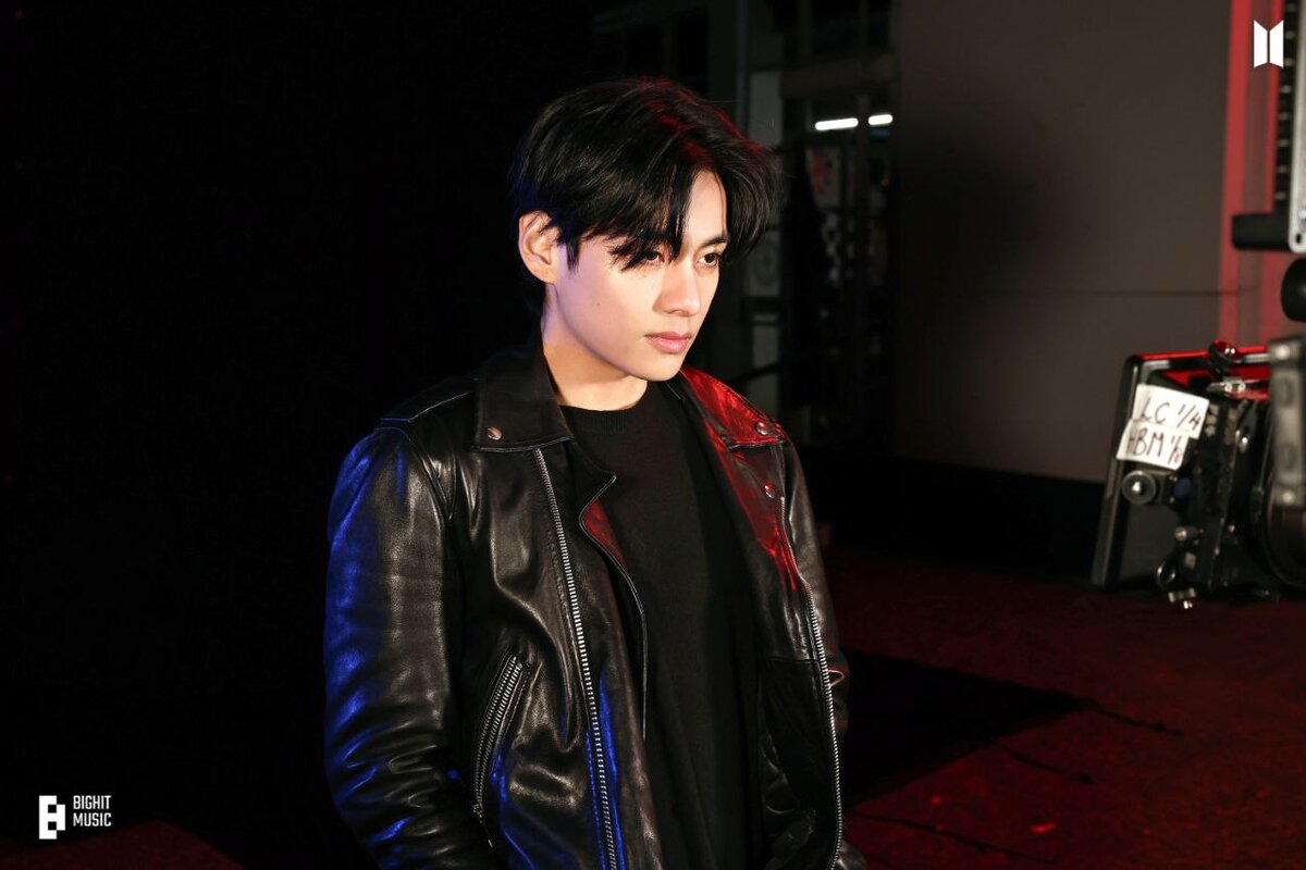 прекрасное далеко текс. шутки про шкаф. песня она видит меня говорит ты шкаф. голосом твоим текст. надо копить и один раз живём.