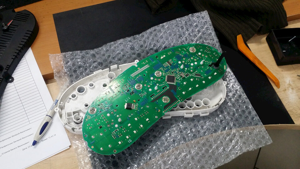 Стоит отметить что процесс разбора не столь сложен, сколько требует просто аккуратности и как с пельмешками - "без спешки". 