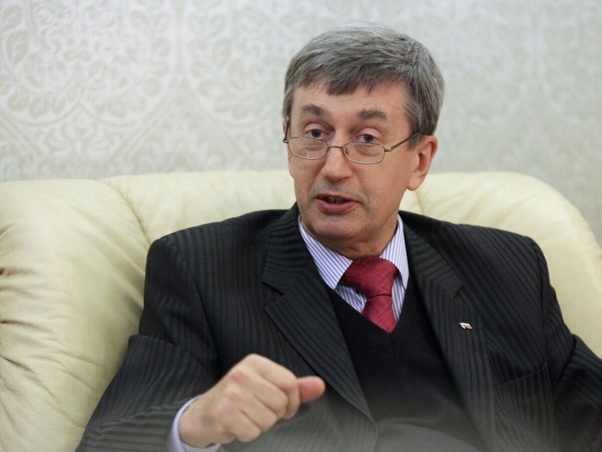     Посол России в Бухаресте Валерий Кузьмин© РИА Новости / Руслан Кривобок
