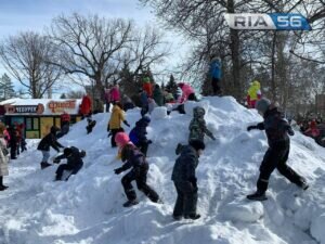  📷    Приходи весна. В Оренбурге праздничное столпотворение из-за Масленицы  Белов Михаил Александрович