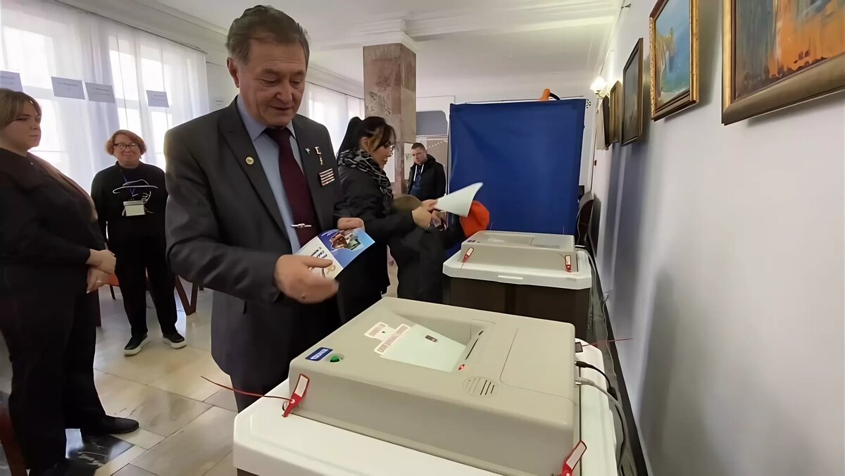 Герои голосуют. Герои голосуют. Герои голосуют. Народный герой омск. Герои голосуют.