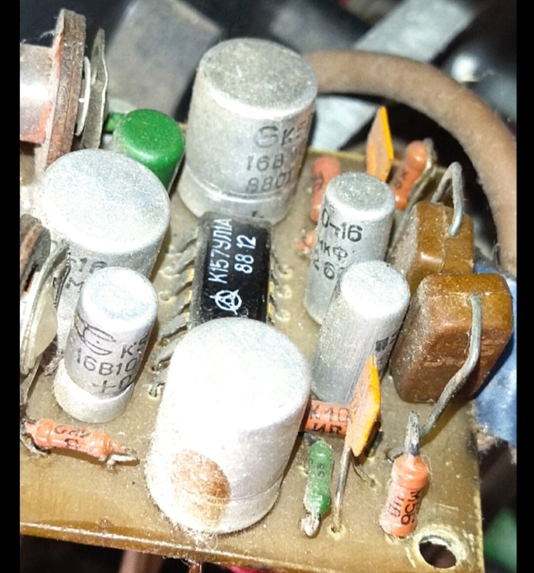 Плата УВ на основе К157УЛ1А, та самая. На корпусе микросхемы дата изготовления - декабрь 1988 г.