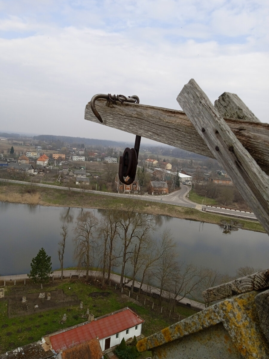 Старинный блок с не менее старинным прудиком