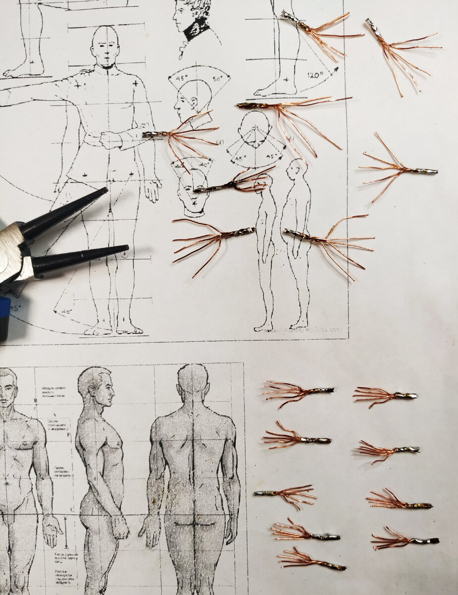 Заготовки для кистей рук из медной проволоки. Фото автора.