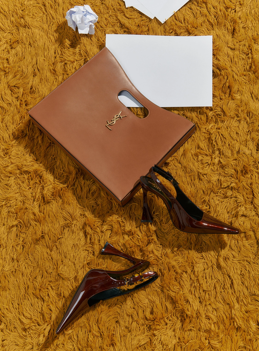 Сумка и слингбеки из кожи Saint Laurent by Anthony Vaccarello