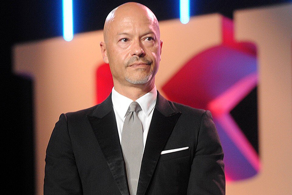 Создатель фильма. Лысина есть, а вот харизмы - нет...