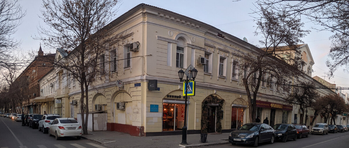 Вид со с перекрестка ул. Советской и Театрального переулка