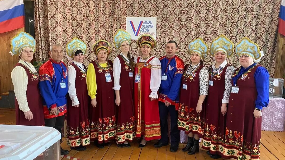     Члены участковой избирательной комиссии в Воскресенском округе сегодня, 17 марта, создавали праздничное настроение избирателям. Об этом сообщает областной избирком.
