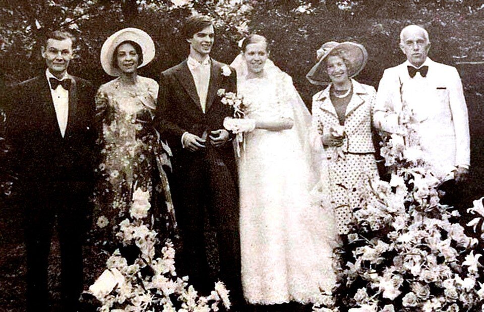    Svatba Brigitte a Andre-Louise Ozierových (uprostřed), 1974 Osobní archiv