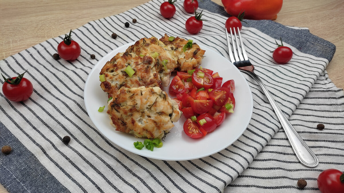 Куриные котлеты. Котлеты по албански. Рубленные куриные котлеты. Рубленые куриные котлетки из филе грудки. Котлеты из куриного филе.