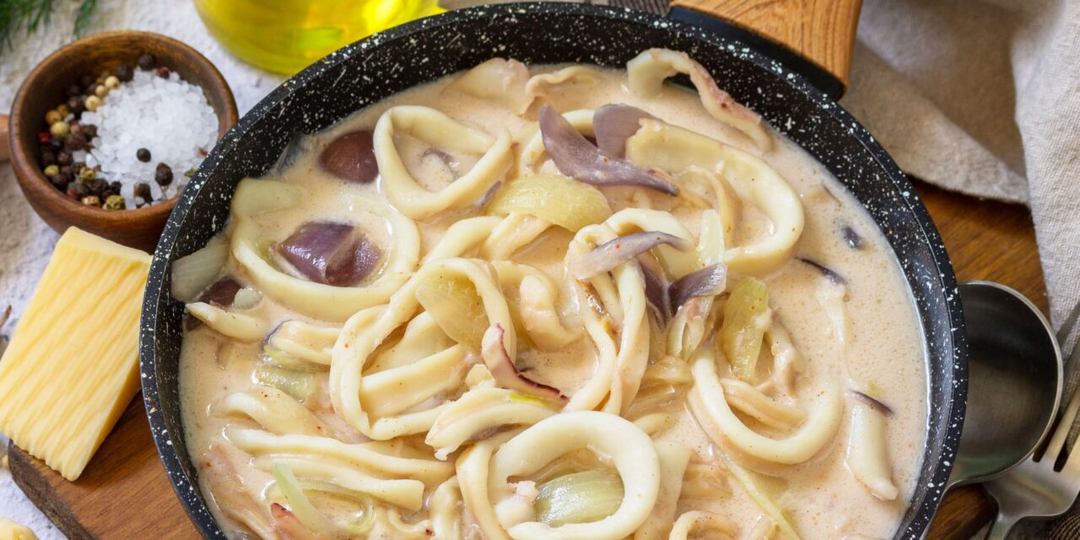 Кальмары в сметанном соусе в духовке